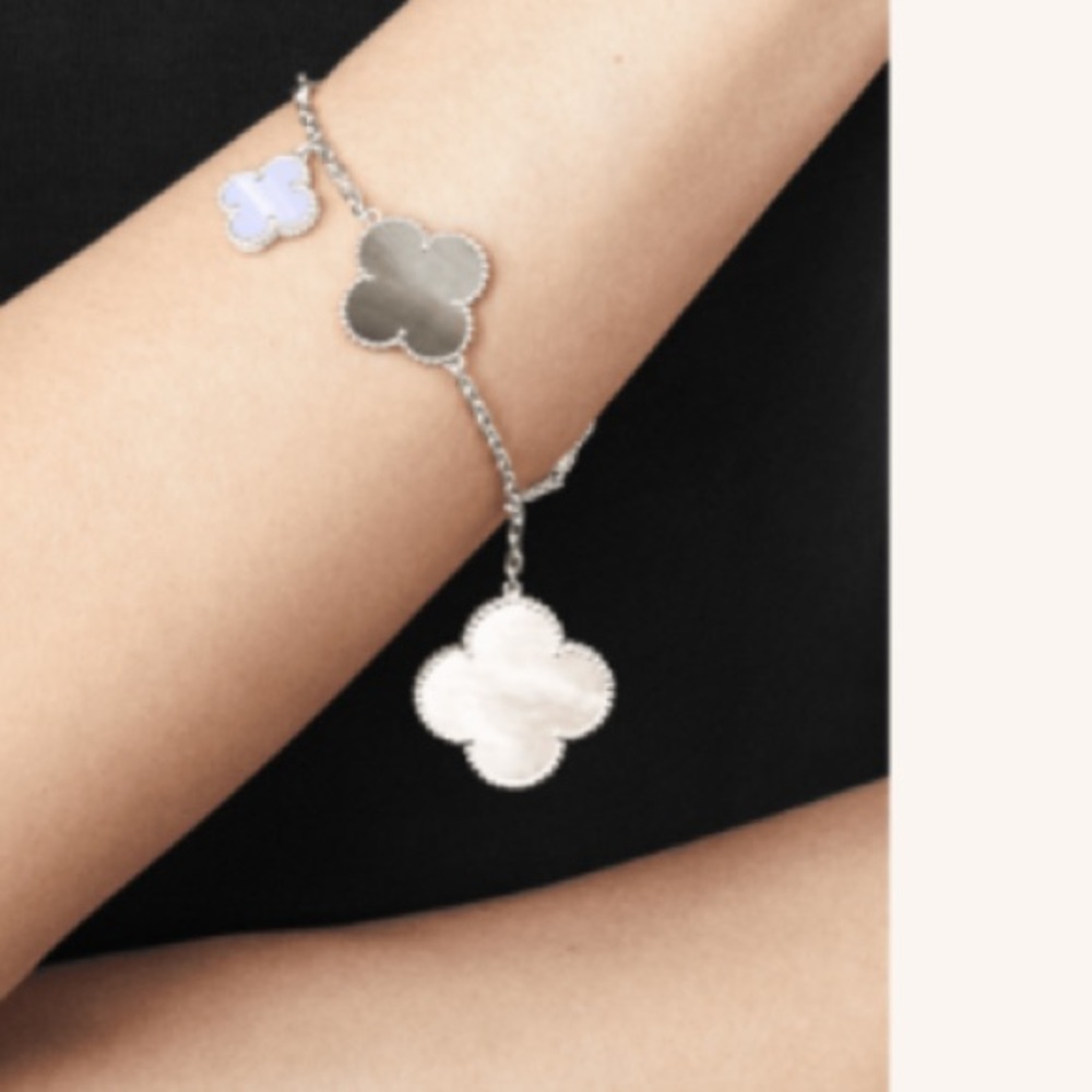 SOLD ♥️ Van Cleef & Arpels Magic Alhambra bracelet - Picture 12 of 16